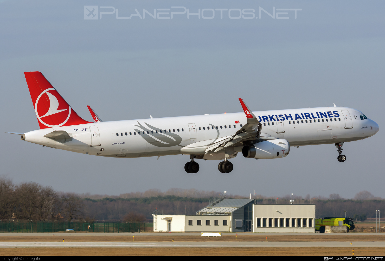 Airbus A321-231 - TC-JTF operated by Turkish Airlines #a320family #a321 #airbus #airbus321 #turkishairlines