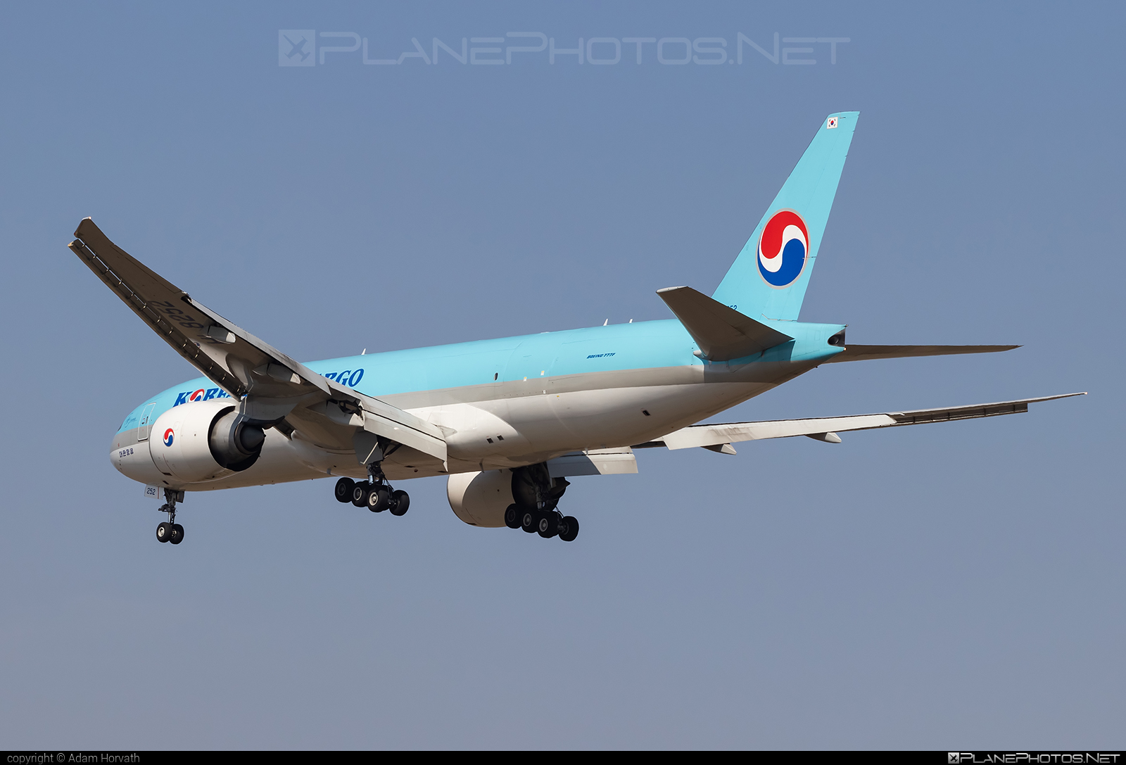 Boeing 777F - HL8252 operated by Korean Air Cargo #b777 #b777f #b777freighter #boeing #boeing777 #koreanair #koreanaircargo #tripleseven