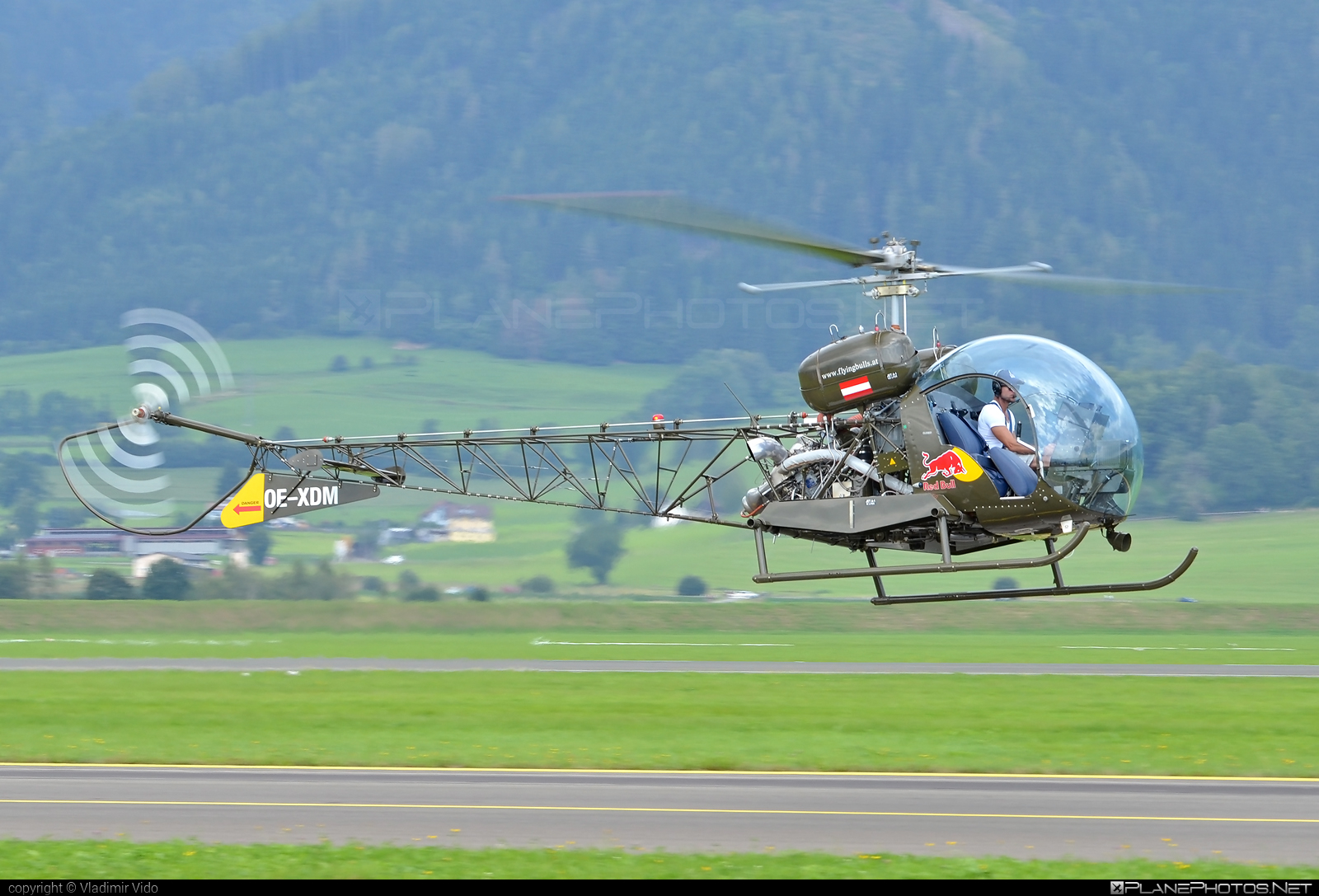 Bell 47G-3B-1 - OE-XDM operated by The Flying Bulls #bell #bell47 #bell47g3b1 #bellhelicopters #theflyingbulls