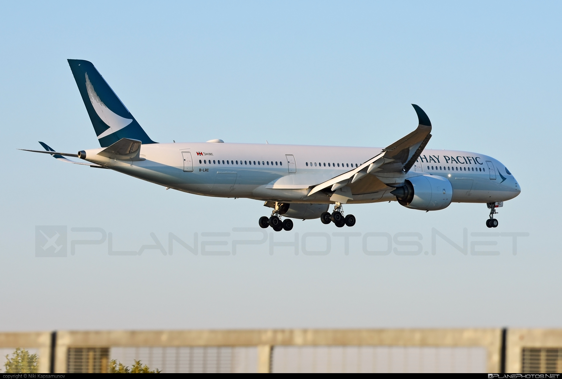 Airbus A350-941 - B-LRC operated by Cathay Pacific Airways #a350 #a350family #airbus #airbus350 #cathaypacific #cathaypacificairways #xwb