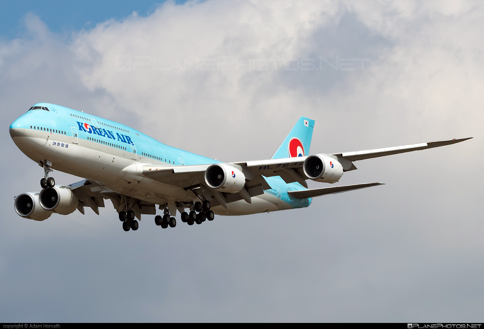 HL7632 Boeing 7478 operated by Korean Air taken by Adam Horvath