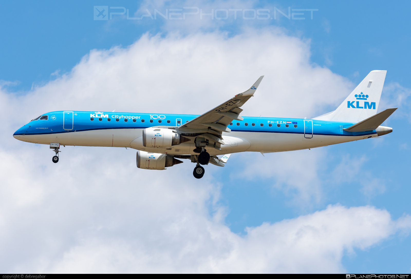 Embraer E190STD (ERJ-190-100STD) - PH-EZN operated by KLM Cityhopper #e190 #e190100 #e190100std #e190std #embraer #embraer190 #embraer190100std #embraer190std #klm #klmcityhopper