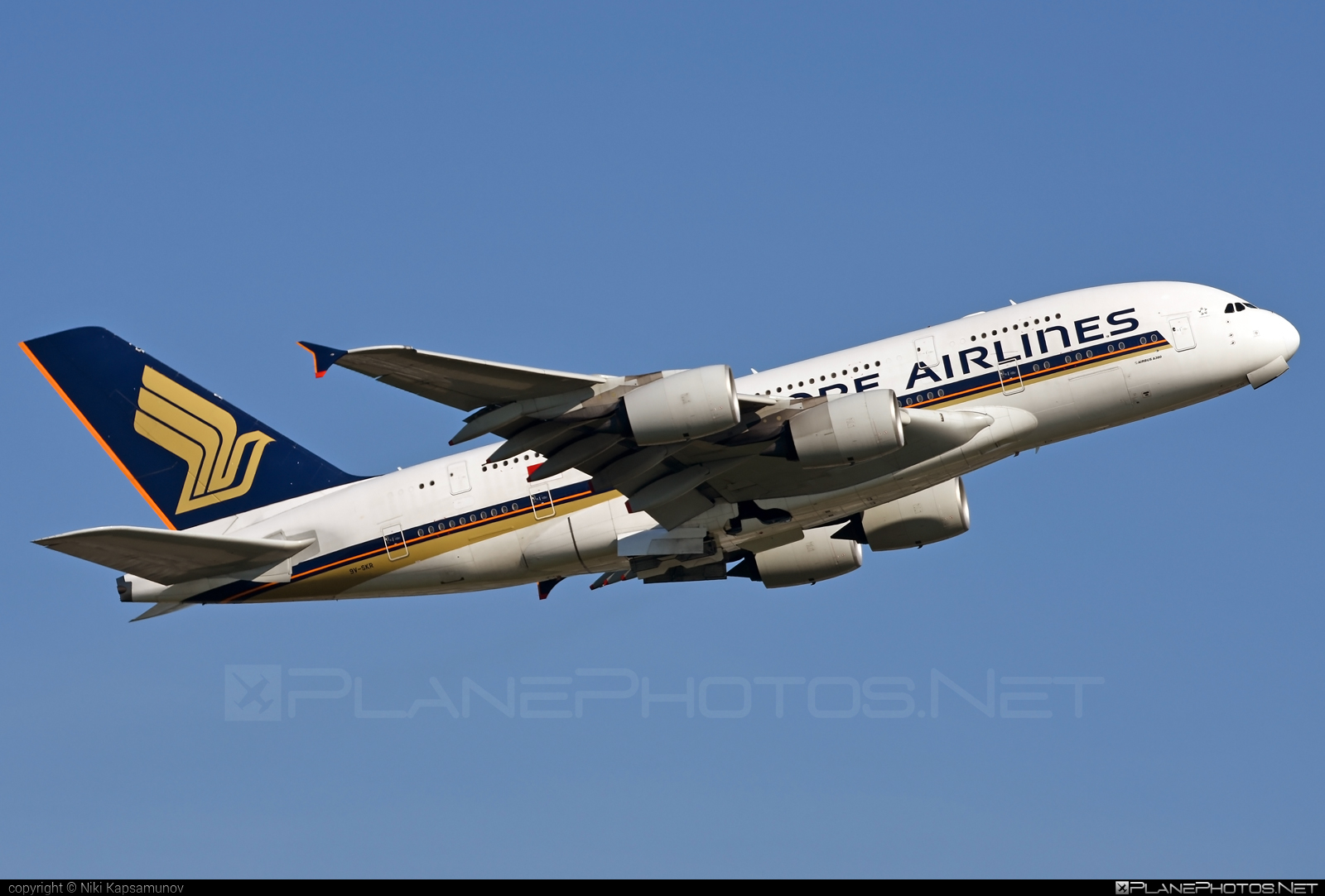 Airbus A380-841 - 9V-SKR operated by Singapore Airlines #a380 #a380family #airbus #airbus380 #singaporeairlines