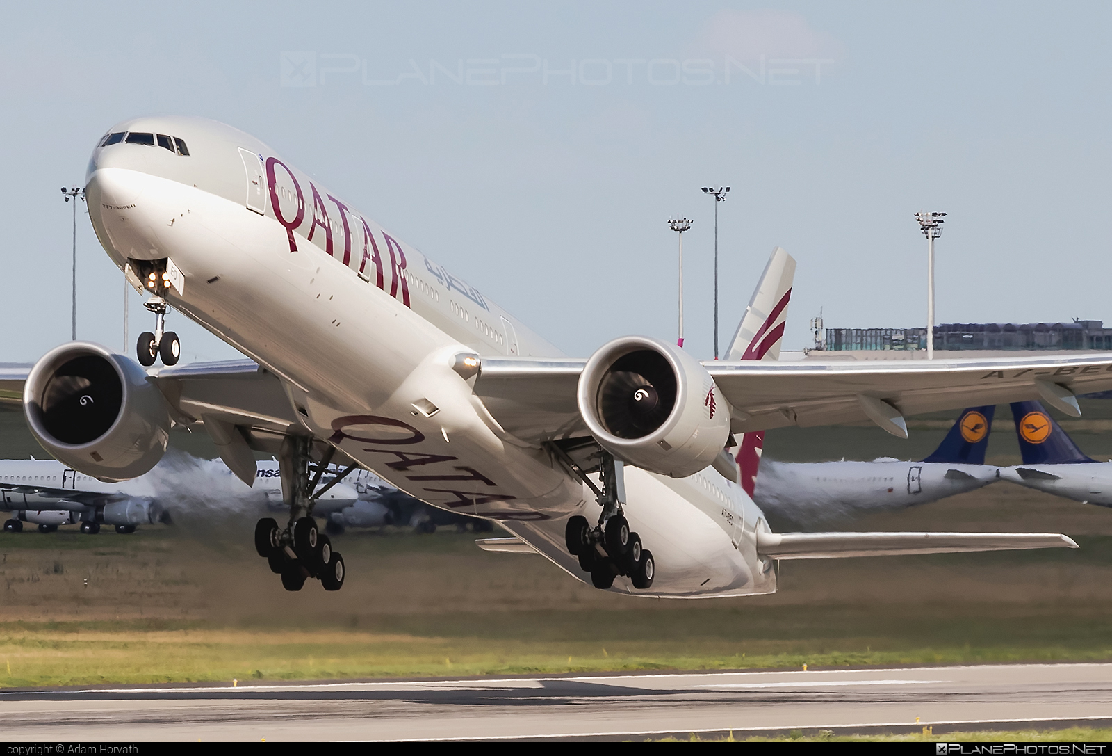 Boeing 777-300ER - A7-BEO operated by Qatar Airways #b777 #b777er #boeing #boeing777 #qatarairways #tripleseven