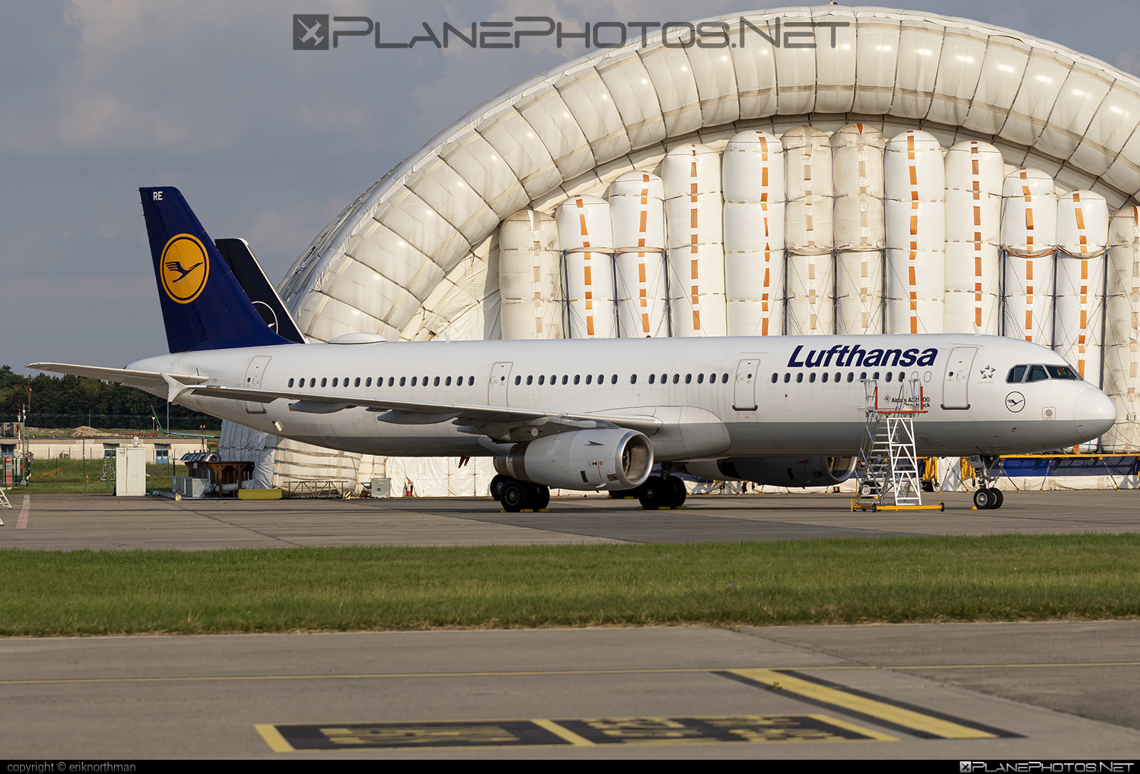 Airbus A321-131 - D-AIRE operated by Lufthansa #a320family #a321 #airbus #airbus321 #lufthansa