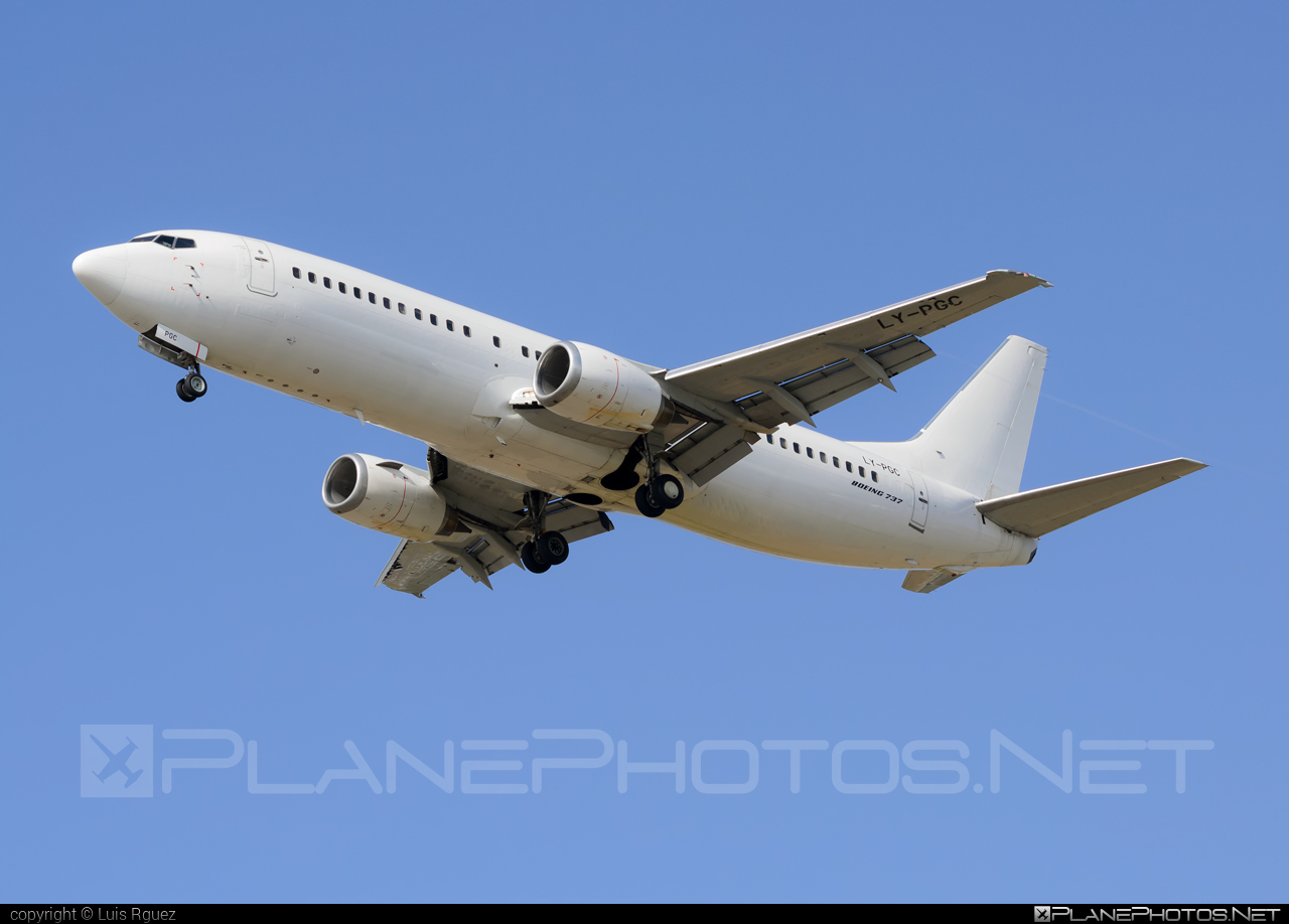 Boeing 737-400 - LY-PGC operated by GETJET Airlines #b737 #boeing #boeing737 #getjetairlines