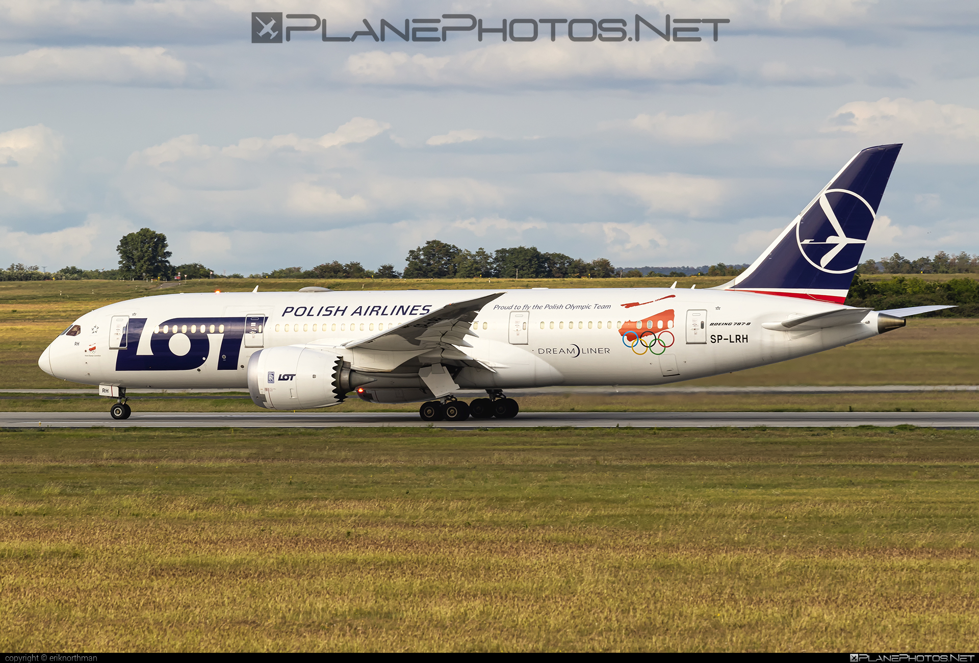 Boeing 787-8 Dreamliner - SP-LRH operated by LOT Polish Airlines #b787 #boeing #boeing787 #dreamliner #lot #lotpolishairlines