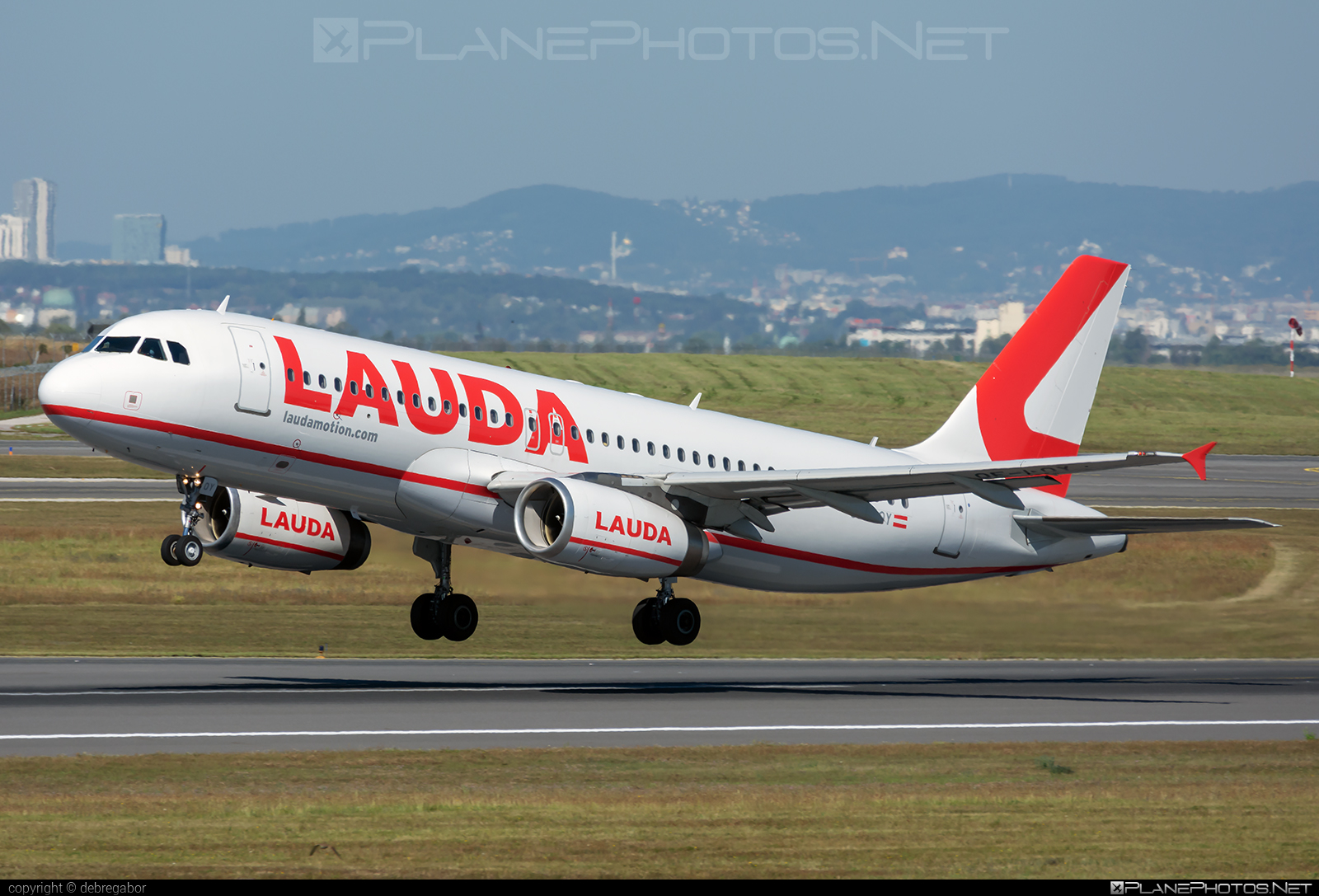 Airbus A320-232 - OE-LOY operated by LaudaMotion #a320 #a320family #airbus #airbus320 #laudamotion