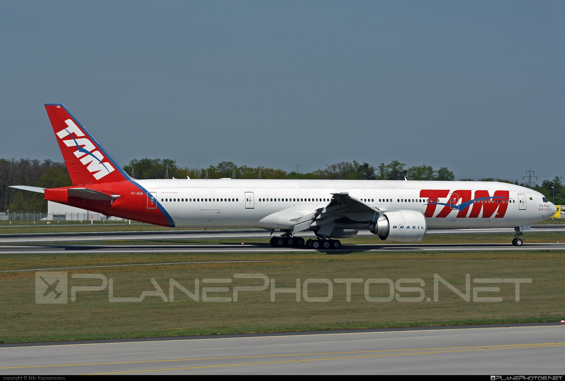Boeing 777-300ER - PT-MUB operated by TAM Linhas Aéreas #b777 #b777er #boeing #boeing777 #tam #tamairlines #tamlinhasaereas #tripleseven