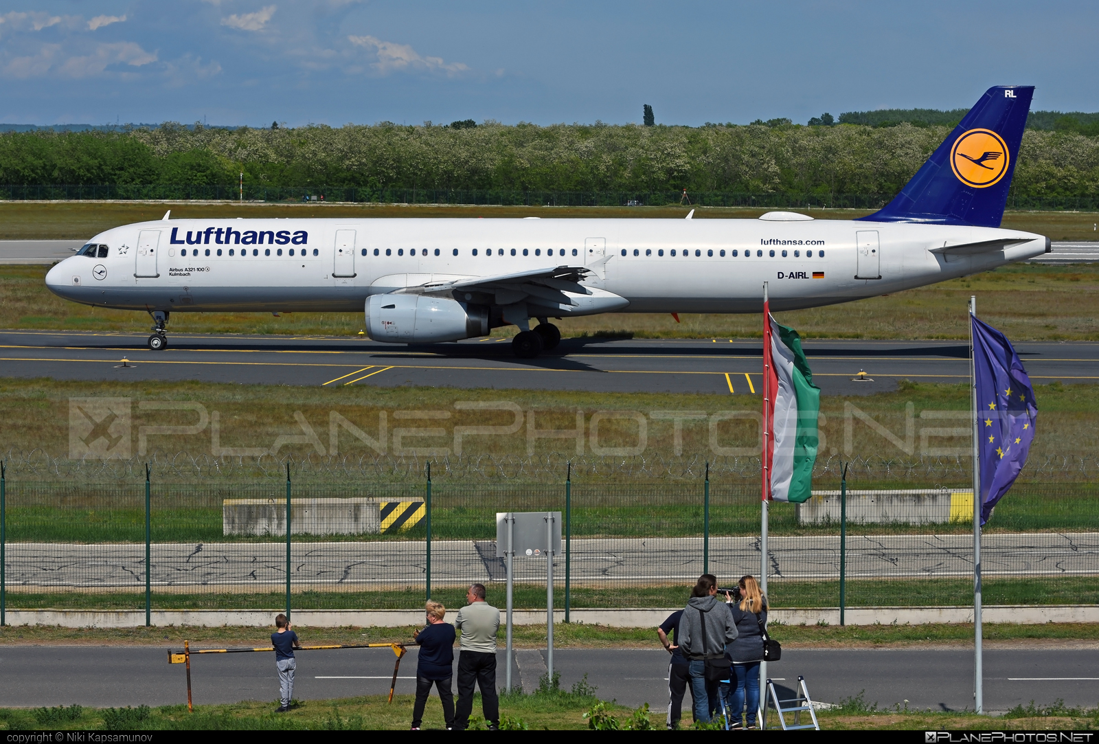 Airbus A321-131 - D-AIRL operated by Lufthansa #a320family #a321 #airbus #airbus321 #lufthansa