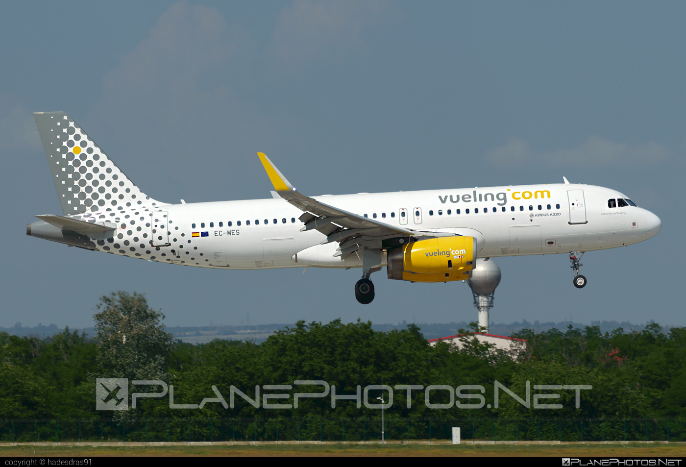 Airbus A320-232 - EC-MES operated by Vueling Airlines #a320 #a320family #airbus #airbus320 #vueling #vuelingairlines