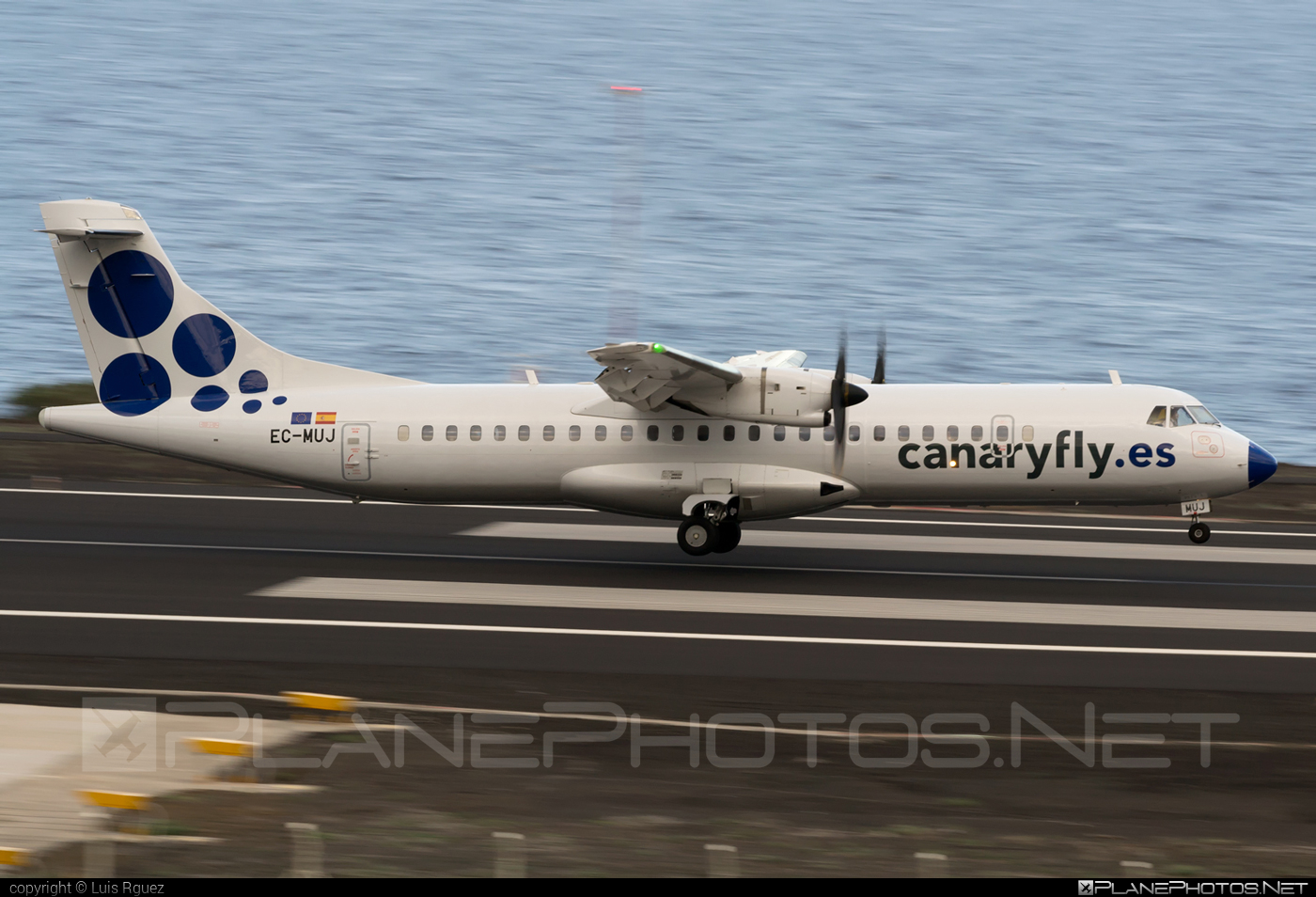 ATR 72-212A - EC-MUJ operated by Canaryfly #atr #atr72 #atr72212a #atr72500