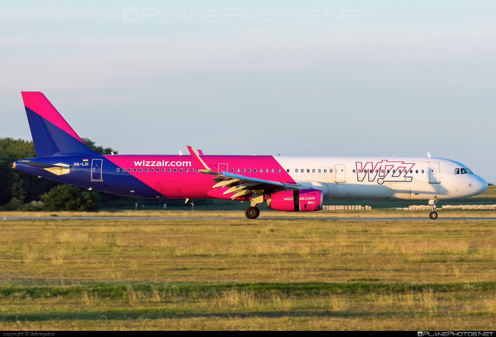 Airbus A321-231 - HA-LXI operated by Wizz Air #a320family #a321 #airbus #airbus321 #wizz #wizzair