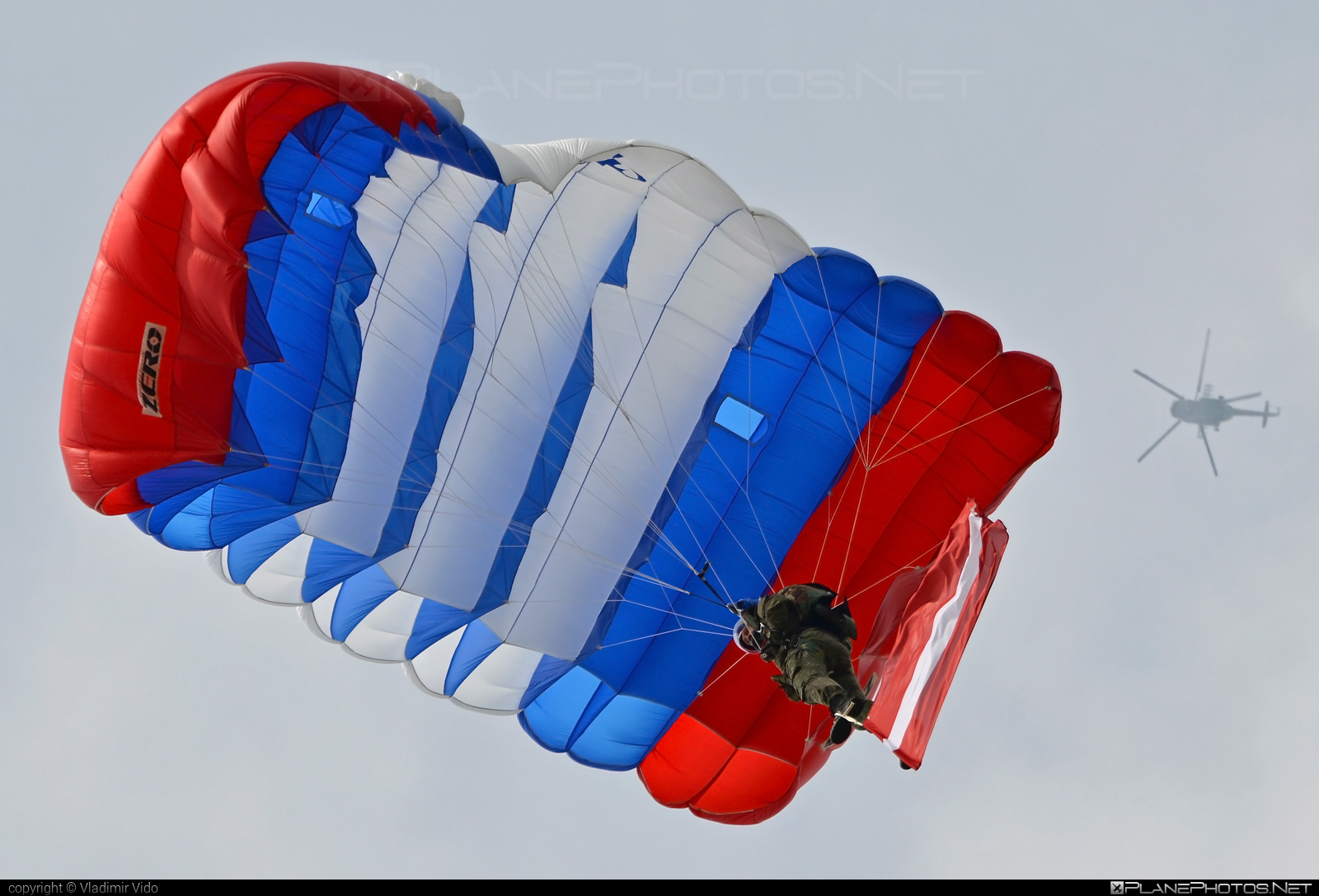 Parachute - No registration operated by Ozbrojené sily Slovenskej republiky (Slovak Armed Forces) #ossr #ozbrojenesilysr #slovakarmedforces