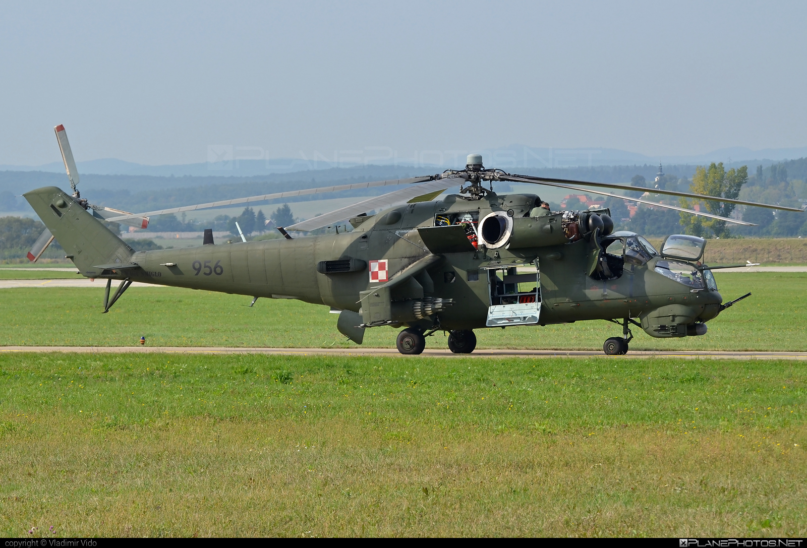 Mil Mi-24V - 956 operated by Siły Powietrzne Rzeczypospolitej Polskiej (Polish Air Force) #mi24 #mi24v #mil #mil24 #mil24v #milhelicopters #polishairforce #silypowietrzne