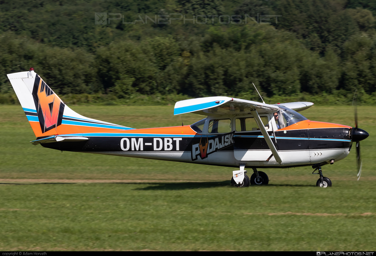 Cessna 182E Skylane - OM-DBT operated by Slovenský národný aeroklub (Slovak National Aeroclub) #cessna #cessna182 #cessna182e #cessna182eskylane #cessna182skylane #cessnaskylane