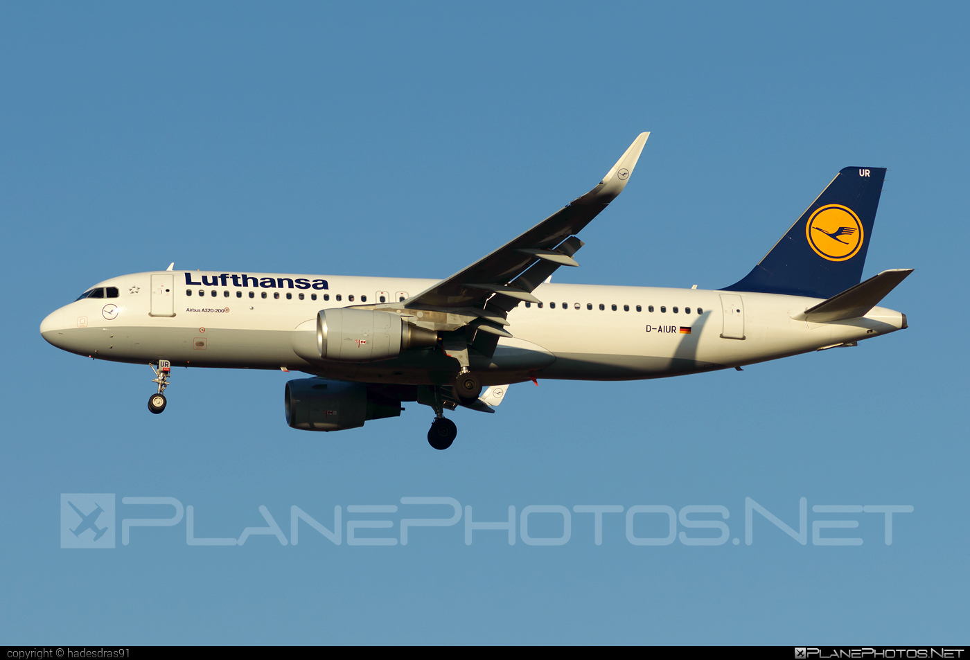 Airbus A320-214 - D-AIUR operated by Lufthansa #a320 #a320family #airbus #airbus320 #lufthansa