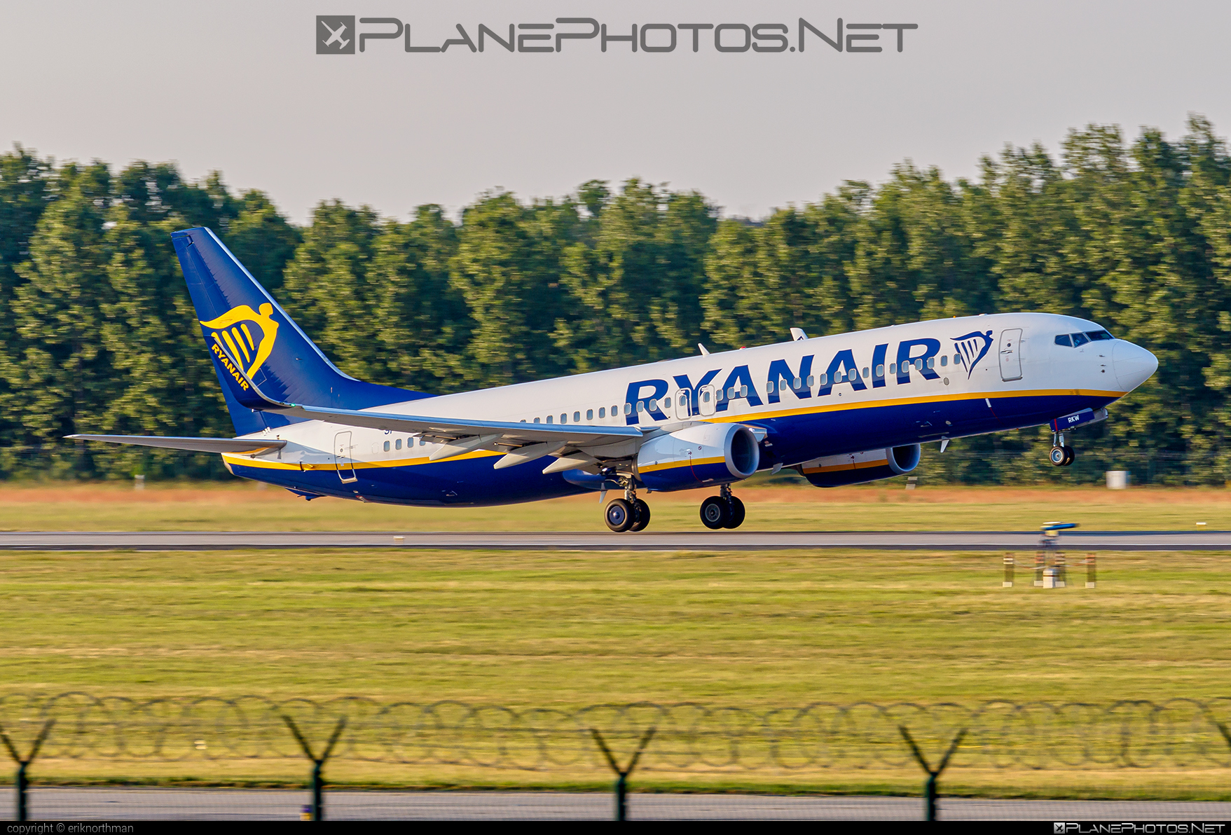 Boeing 737-800 - SP-RKW operated by Ryanair Sun #b737 #b737nextgen #b737ng #boeing #boeing737 #ryanair #ryanairsun
