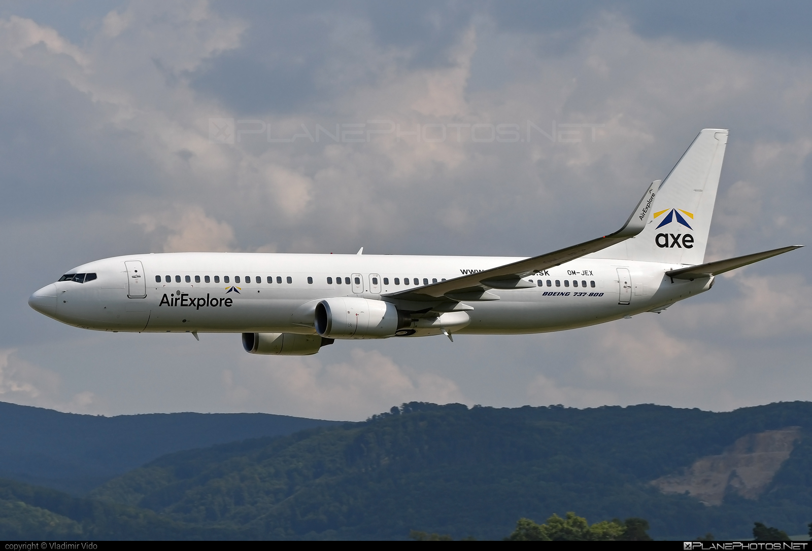Boeing 737-800 - OM-JEX operated by AirExplore #AirExplore #b737 #b737nextgen #b737ng #boeing #boeing737