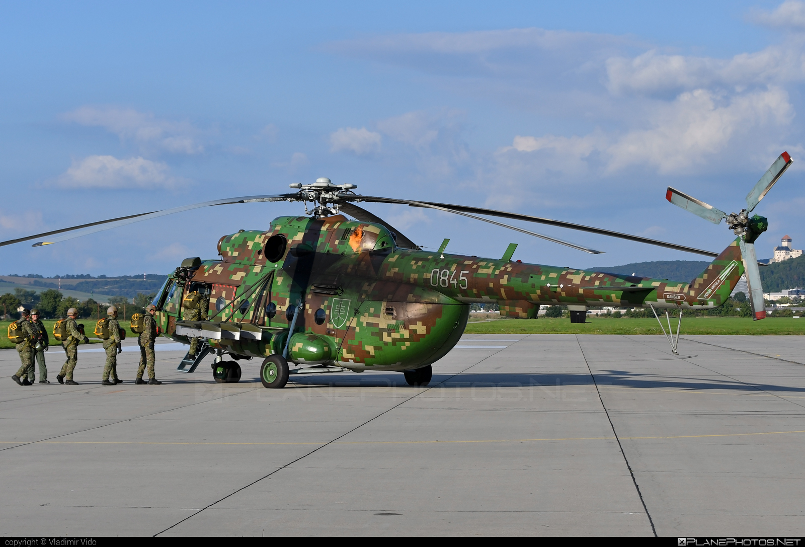 Mil Mi-17M - 0845 operated by Vzdušné sily OS SR (Slovak Air Force) #mi17 #mi17m #mil #milhelicopters #milmi17 #milmi17m #slovakairforce #vzdusnesilyossr