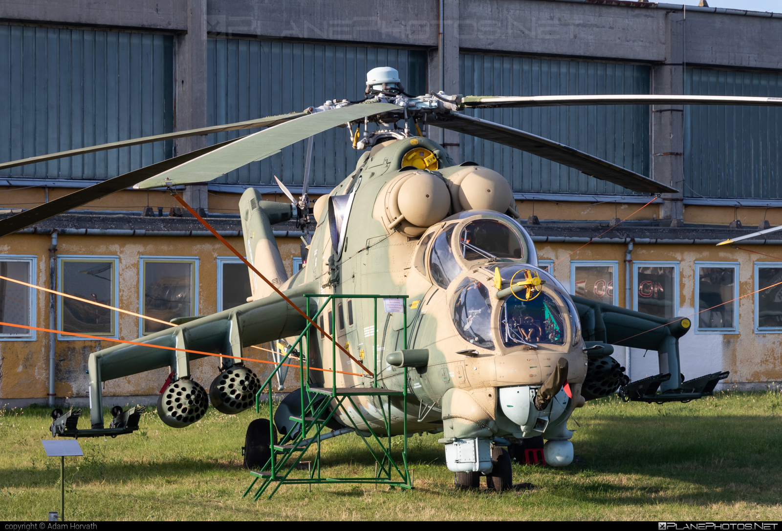 Mil Mi-24D - 578 operated by Magyar Légierő (Hungarian Air Force) #hungarianairforce #magyarlegiero #mi24 #mi24d #mil #mil24 #mil24d #milhelicopters