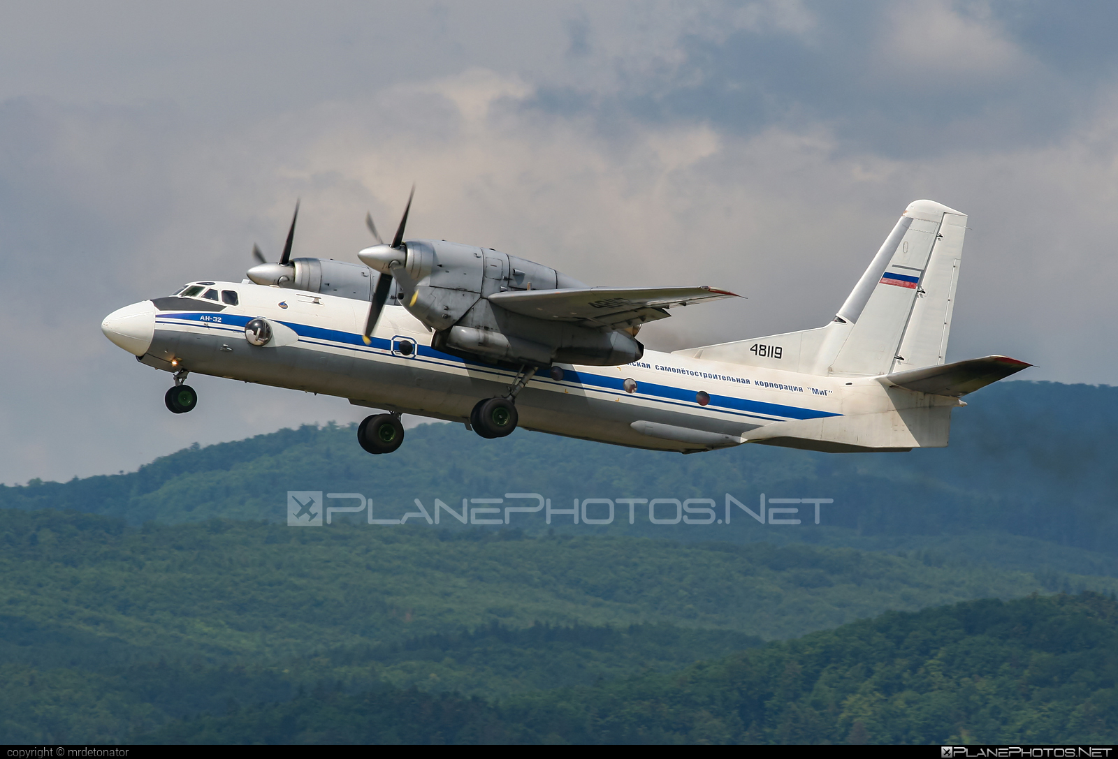 Antonov An-32 - 48119 operated by RSK MiG #an32 #antonov #antonov32 #rskmig