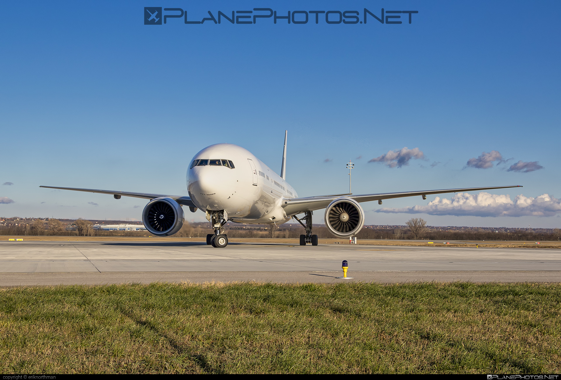 Boeing 777-300ER - A7-BOA operated by Qatar Airways #b777 #b777er #boeing #boeing777 #qatarairways #tripleseven
