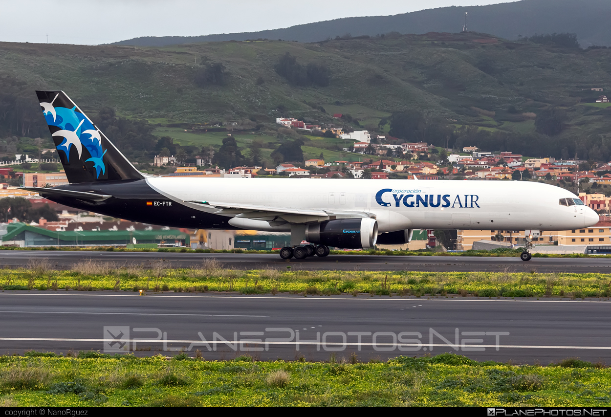 Boeing 757-200 - EC-FTR operated by Cygnus Air #b757 #boeing #boeing757