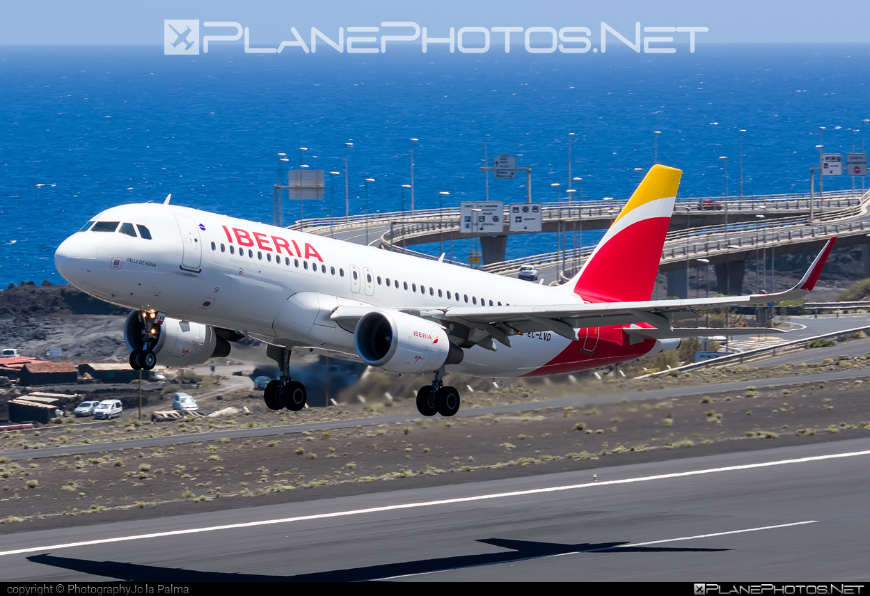 Airbus A320-216 - EC-LVD operated by Iberia #a320 #a320family #airbus #airbus320 #iberia