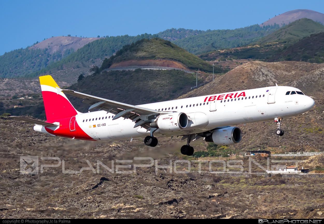Airbus A321-212 - EC-IXD operated by Iberia #a320family #a321 #airbus #airbus321 #iberia