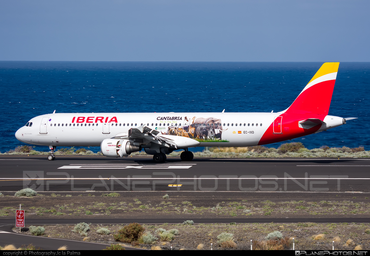 Airbus A321-212 - EC-IXD operated by Iberia #a320family #a321 #airbus #airbus321 #iberia