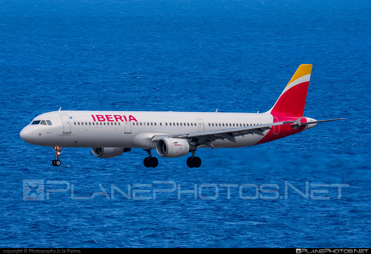 Airbus A321-211 - EC-IJN operated by Iberia #a320family #a321 #airbus #airbus321 #iberia