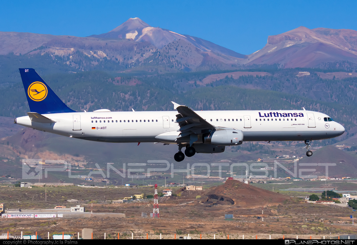 Airbus A321-231 - D-AIDT operated by Lufthansa #a320family #a321 #airbus #airbus321 #lufthansa