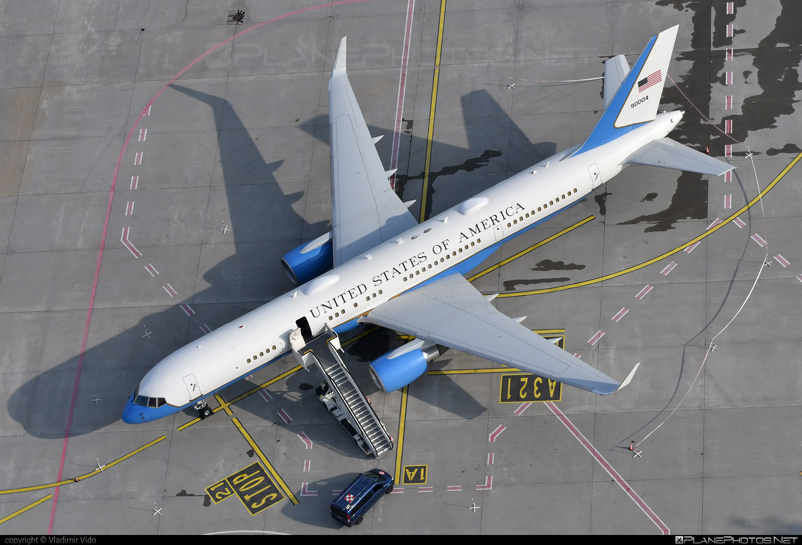 Boeing C-32A - 99-0004 operated by US Air Force (USAF) #boeing #usaf #usairforce