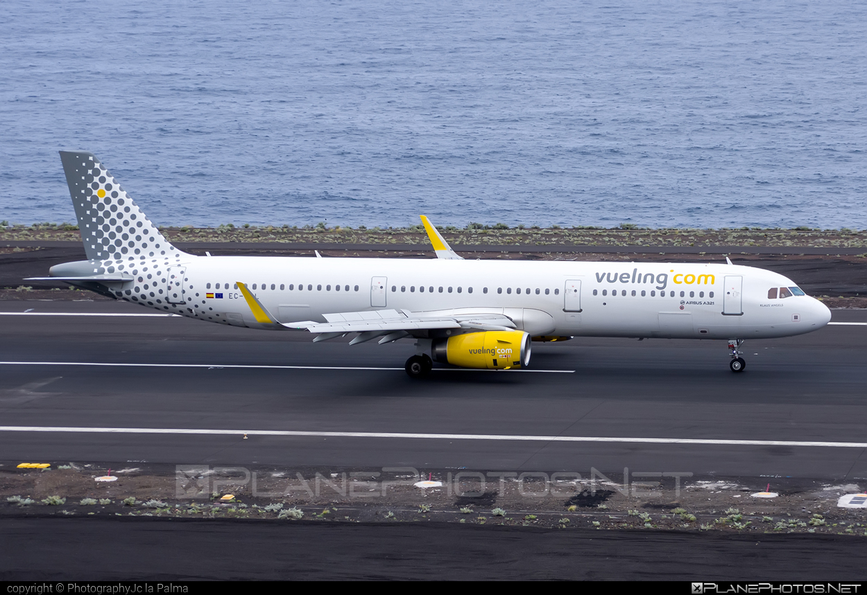 Airbus A321-231 - EC-MQL operated by Vueling Airlines #a320family #a321 #airbus #airbus321 #vueling #vuelingairlines