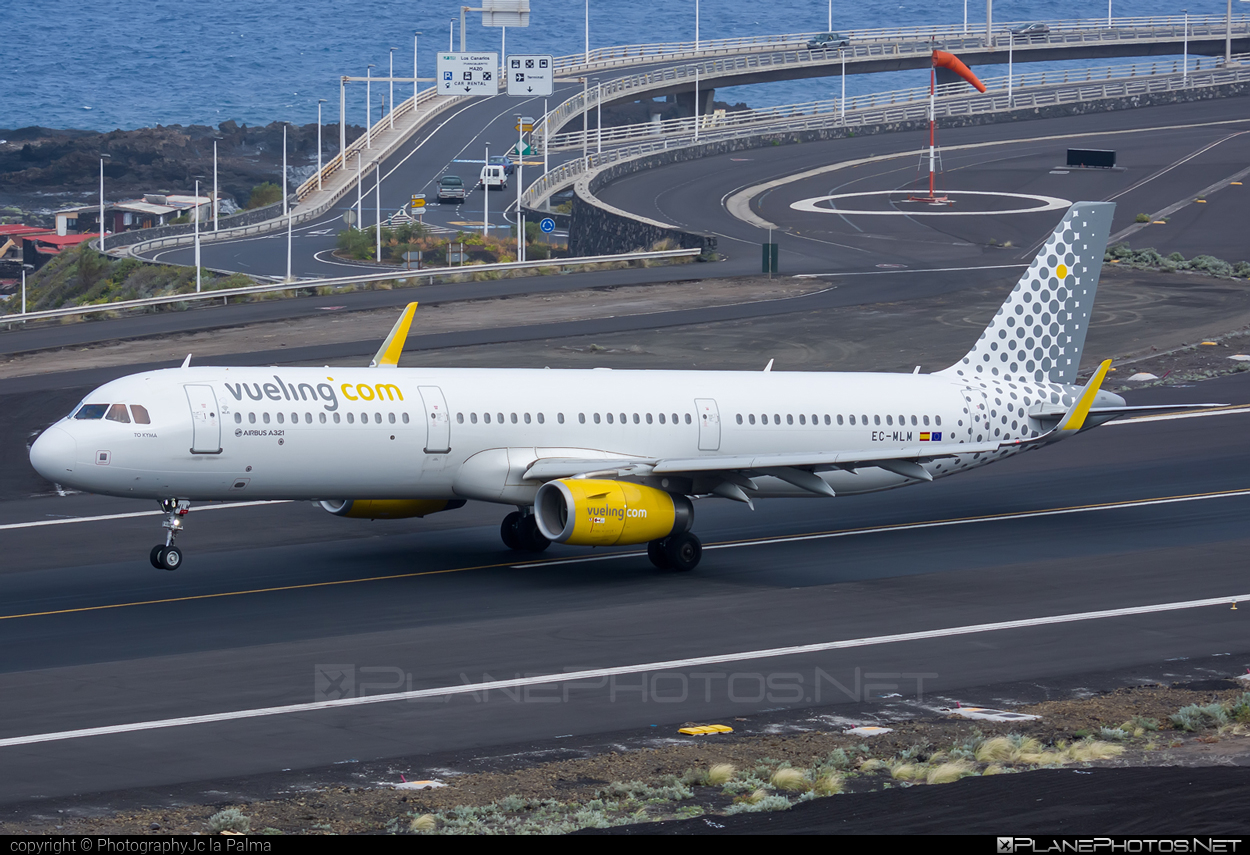 Airbus A321-231 - EC-MLM operated by Vueling Airlines #a320family #a321 #airbus #airbus321 #vueling #vuelingairlines