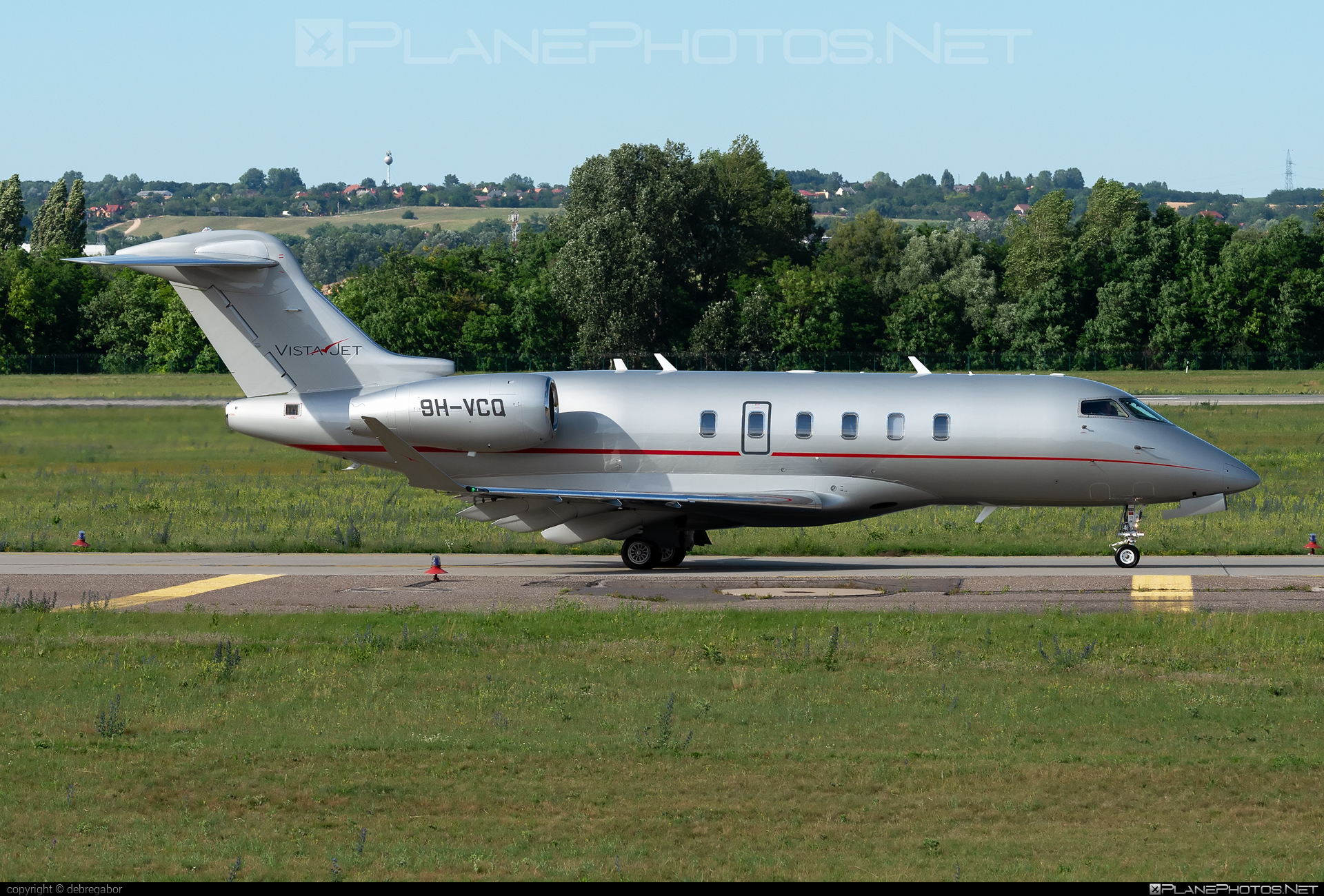 Bombardier Challenger 350 (BD-100-1A10) - 9H-VCQ operated by VistaJet #bd1001a10 #bombardier #challenger350 #vistajet