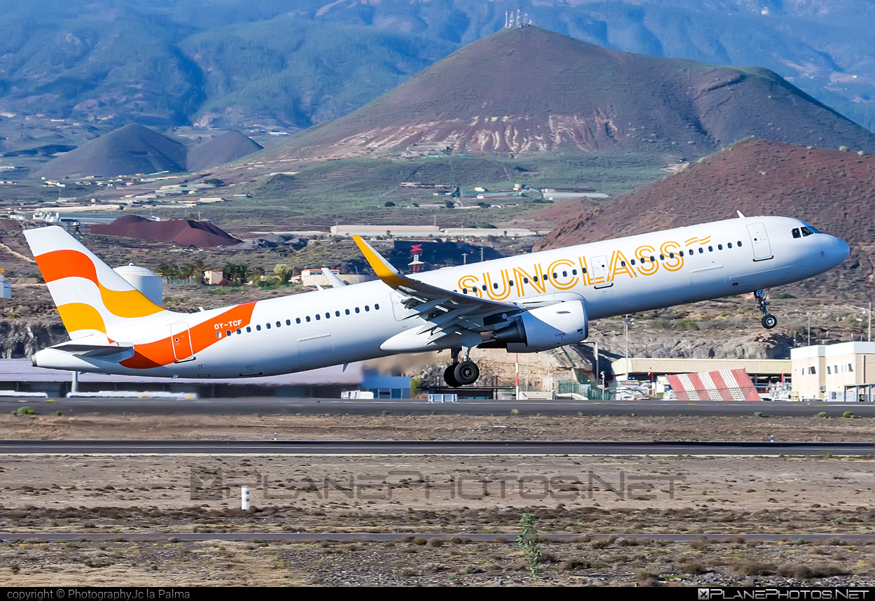 Airbus A321-211 - OY-TCF operated by Sunclass Airlines #SunclassAirlines #a320family #a321 #airbus #airbus321