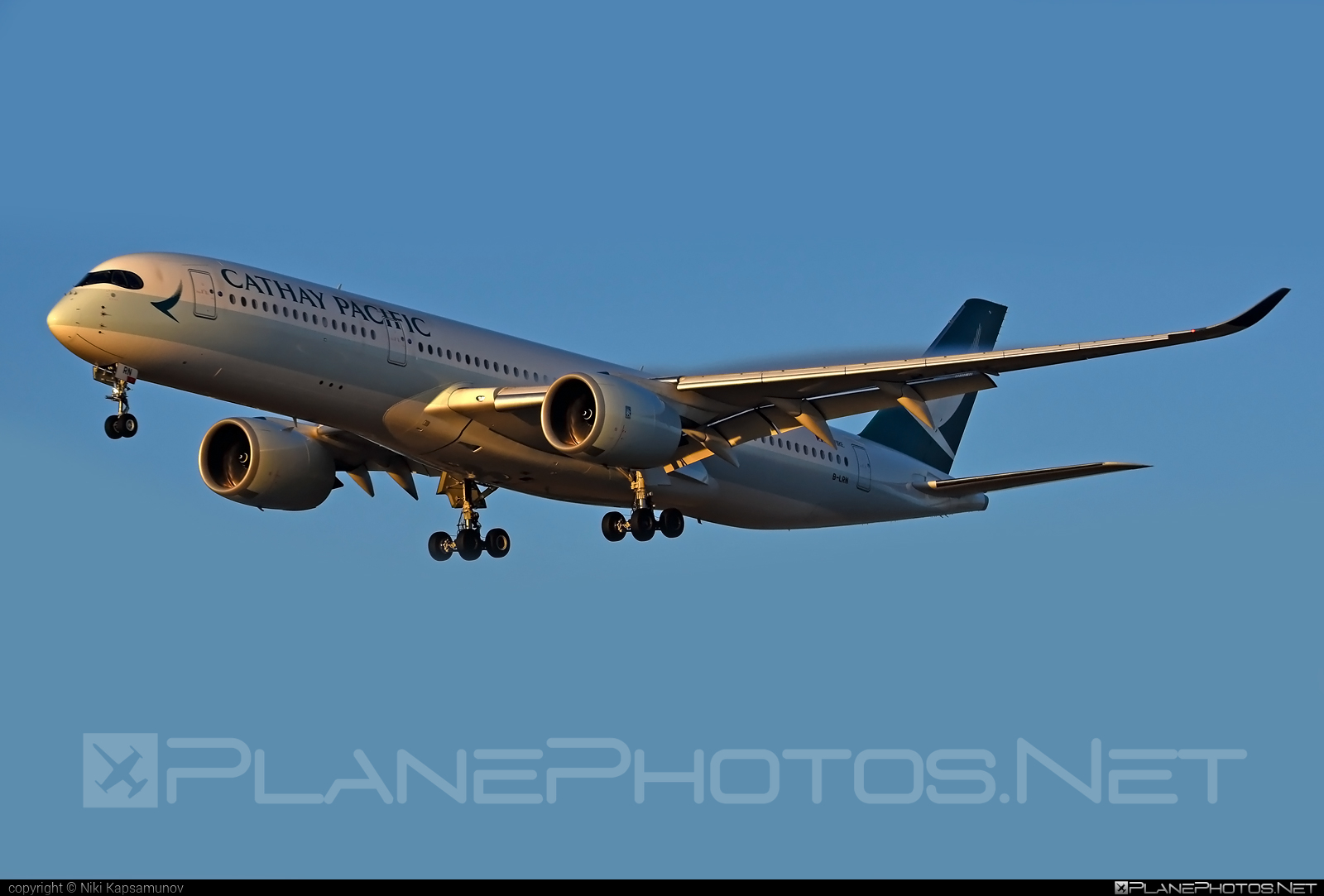 Airbus A350-941 - B-LRN operated by Cathay Pacific Airways #a350 #a350family #airbus #airbus350 #cathaypacific #cathaypacificairways #xwb
