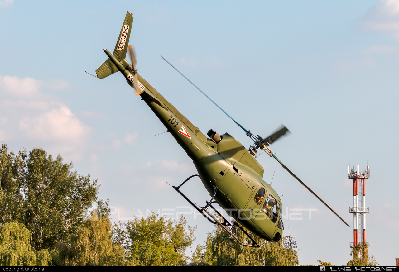 Aerospatiale AS350 B2 Ecureuil - 101 operated by Magyar Légierő (Hungarian Air Force) #aerospatiale #as350 #as350b2 #as350b2ecureuil #as350ecureuil #hungarianairforce #magyarlegiero