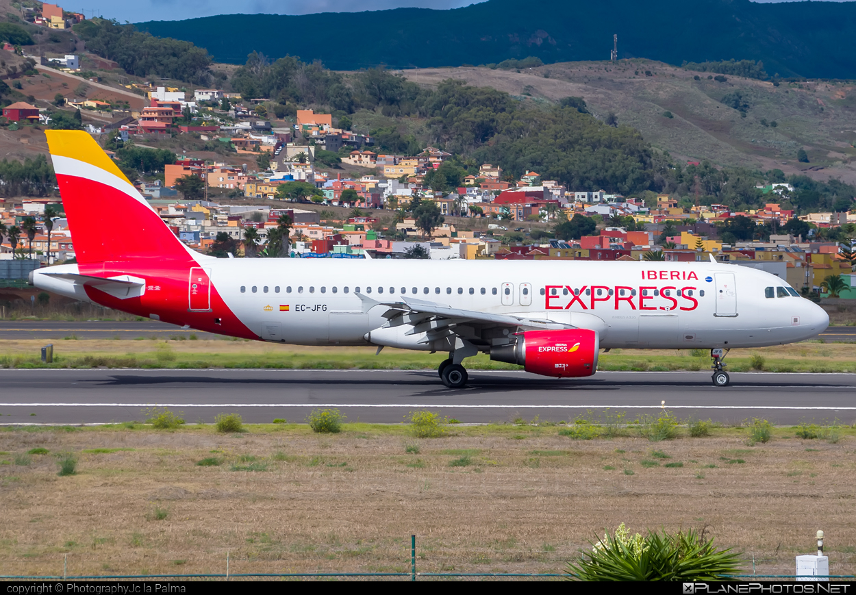 Airbus A320-214 - EC-JFG operated by Iberia Express #a320 #a320family #airbus #airbus320 #iberia #iberiaexpress