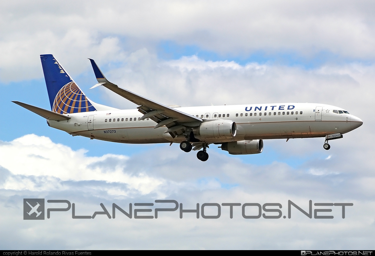 Boeing 737-800 - N37273 operated by United Airlines #b737 #b737nextgen #b737ng #boeing #boeing737 #unitedairlines