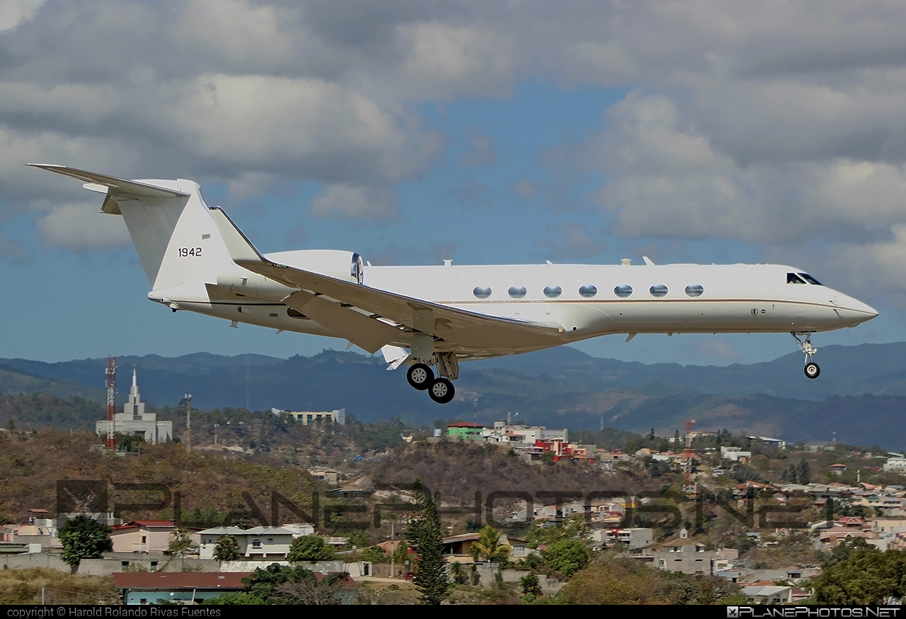 Gulfstream C-37B - 18-1942 operated by US Air Force (USAF) #c37b #g550 #gulfstream #gulfstreamC37B #gulfstreamg550 #usaf #usairforce