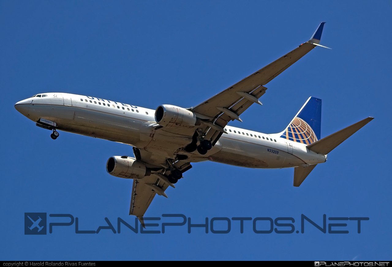 Boeing 737-800 - N33209 operated by United Airlines #b737 #b737nextgen #b737ng #boeing #boeing737 #unitedairlines