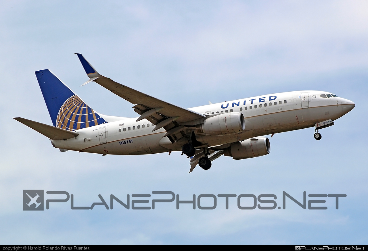 Boeing 737-700 - N15751 operated by United Airlines #b737 #b737nextgen #b737ng #boeing #boeing737 #unitedairlines