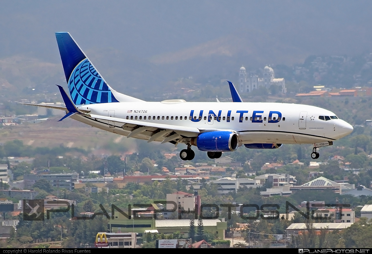 Boeing 737-700 - N24706 operated by United Airlines #b737 #b737nextgen #b737ng #boeing #boeing737 #unitedairlines
