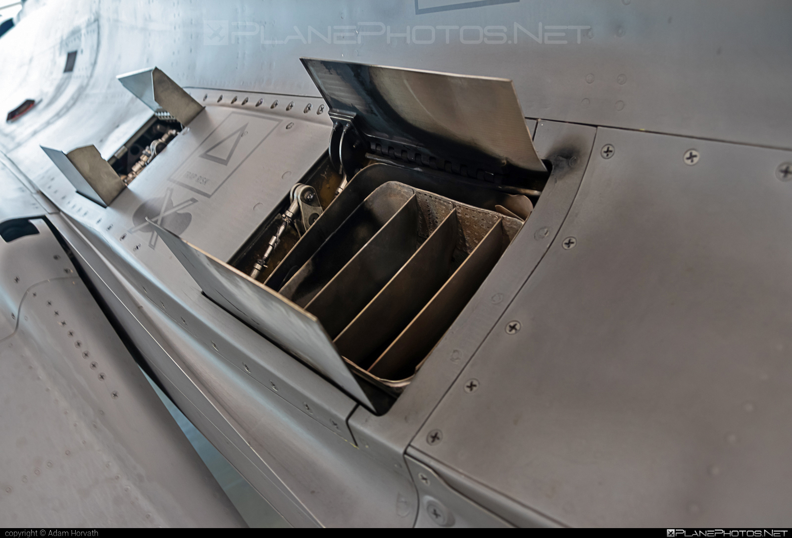 28233_Saab-JAS-39C-Gripen_33.jpg