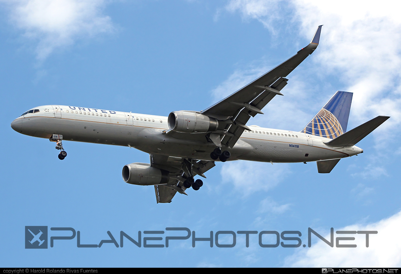 Boeing 757-200 - N14118 operated by United Airlines #b757 #boeing #boeing757 #unitedairlines