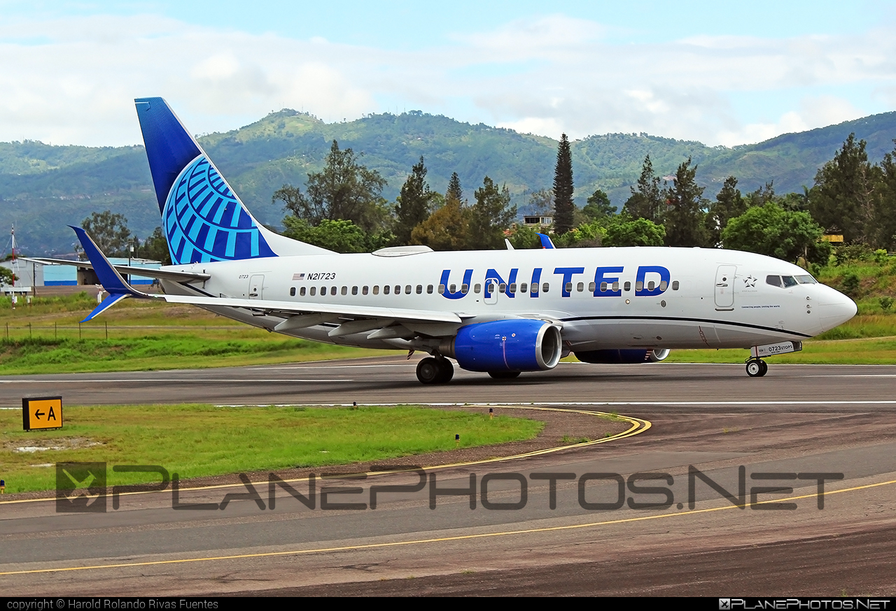 Boeing 737-700 - N21723 operated by United Airlines #b737 #b737nextgen #b737ng #boeing #boeing737 #unitedairlines