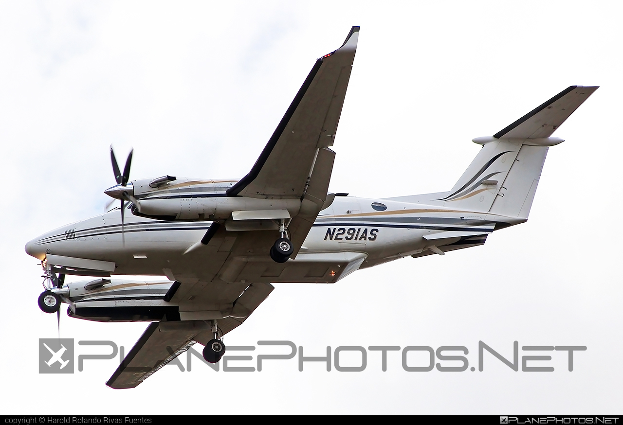 Beechcraft King Air 350 - N291AS operated by Private operator #beechb300 #beechcraft #beechcraftb300 #kingair #kingair350
